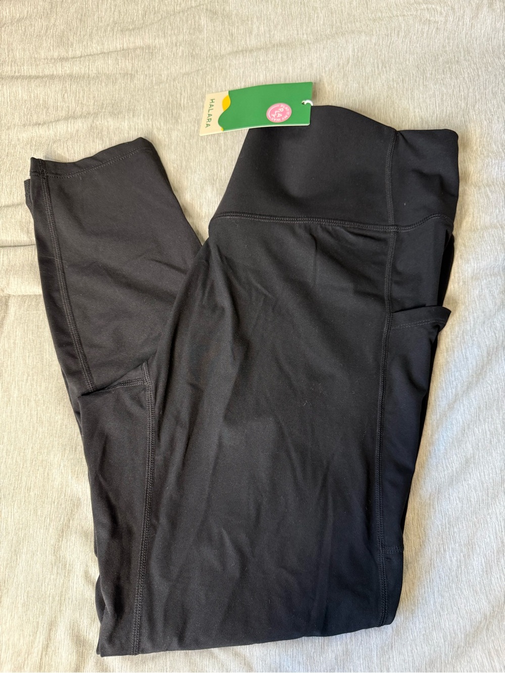 HALARA Black High-Rise Leggings with Side Pockets
